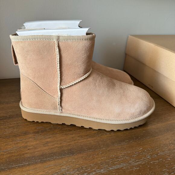 UGG Woman’s Sand Classic Mini II Winter Boots- Size 10 - Picture 3 of 8